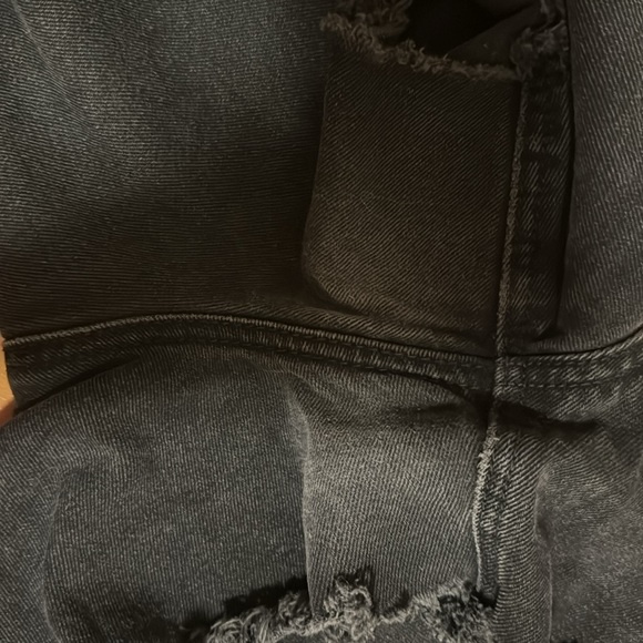 AMERICAN EAGLE tomgirl midi black distressed shorts - Picture 5 of 7